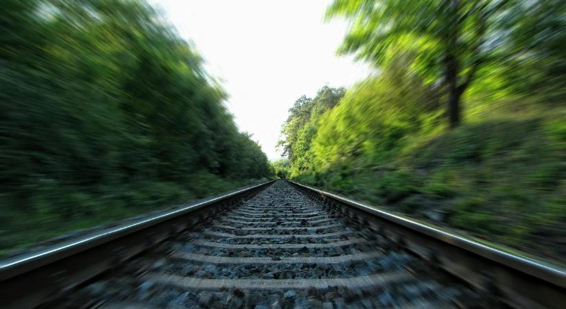 Elgázolt egy embert a Szombathelyre tartó vonat: ezen a szakaszon kell fennakadásra számítani