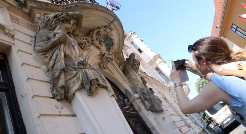 Cseh-palota Pécs szívében: Pilch Andor tervezte az impozáns épületet - videó