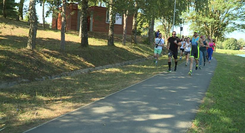 Tanszergyűjtéssel kötötte össze szombati futóversenyét a Zalaegerszegi Család- és Gyermekjóléti Központ  videó