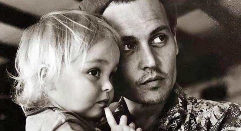 Johnny Depp lánya már 25 éves és szépségével mindenkit elbűvöl