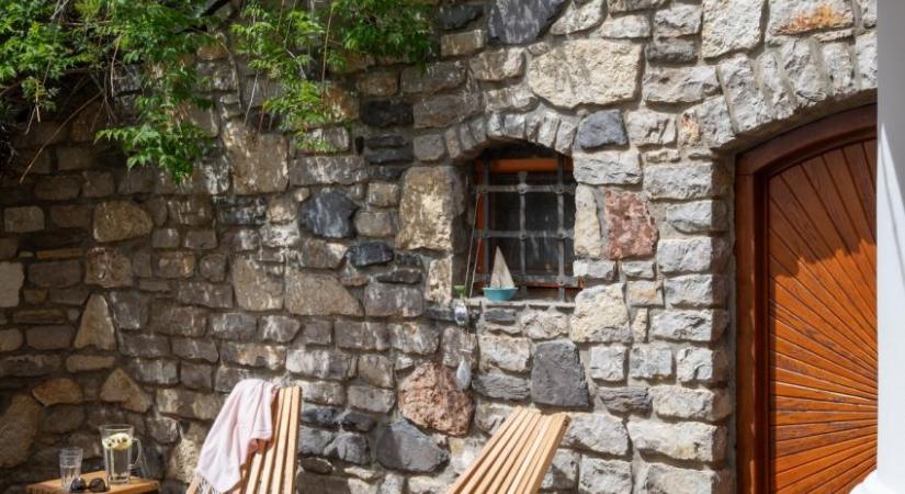 Második otthon a Balatonon: újjászületett az évek óta magányos ház