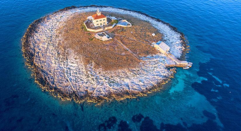 Gyönyörű szigeten található ez a horvátországi világítótorony
