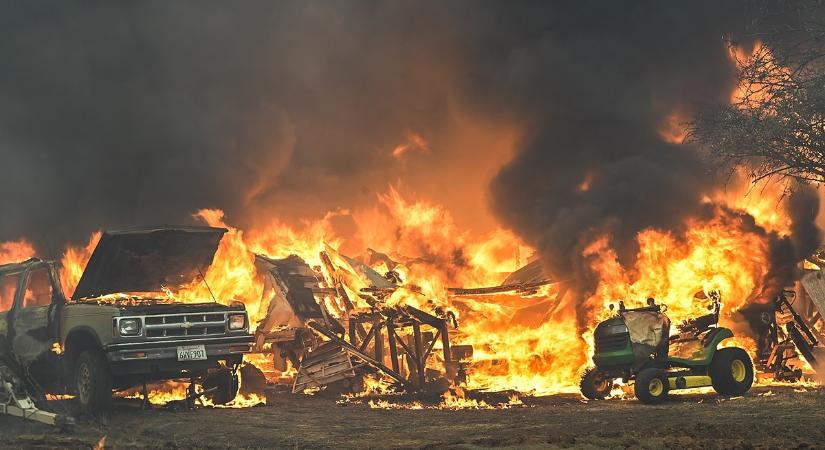 Szakadékba gurított égő autó okozhatta az óriási erdőtüzet Kaliforniában