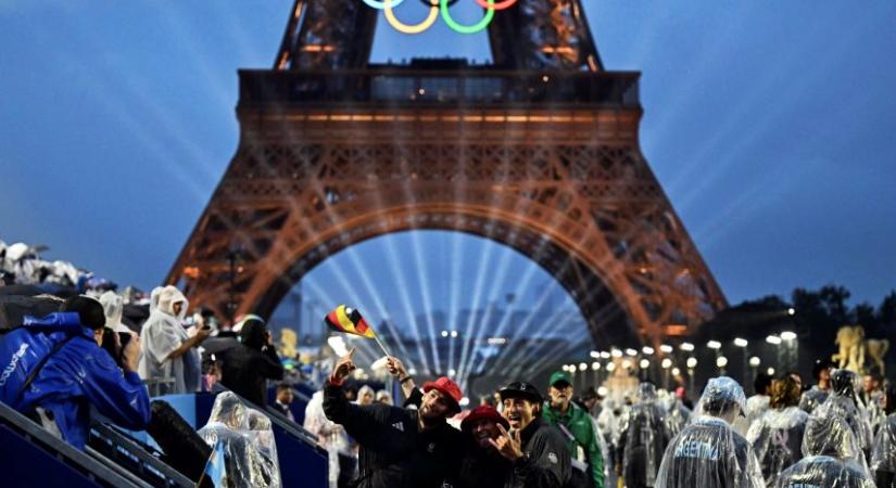 Szajnán vágtató ló, metál és Céline Dion az Eiffel-tornyon: ezek voltak a párizsi olimpia megnyitójának fénypontjai
