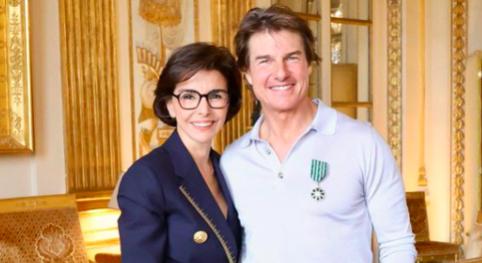 Tom Cruise-t francia lovagi címmel tűntették ki