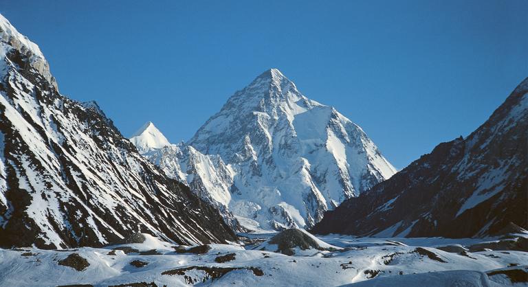 Lezuhant két tapasztalt hegymászó a „gyilkos hegy” meghódítása közben