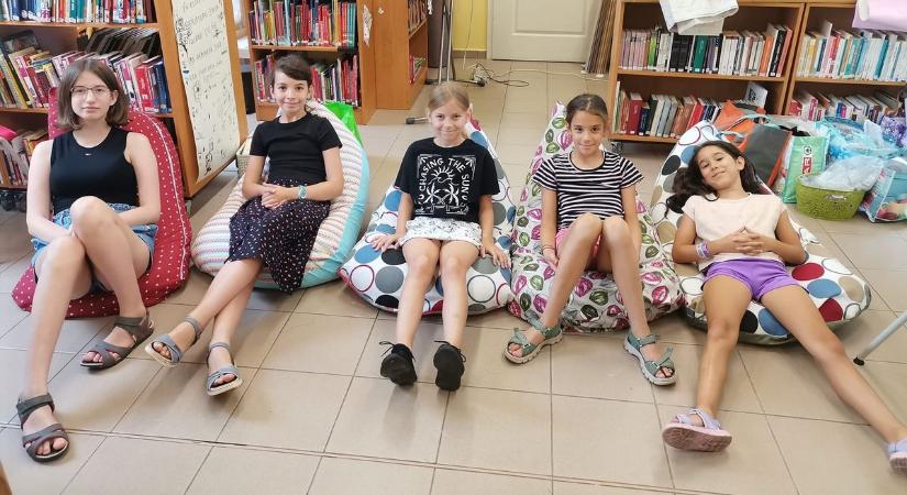 A könyvtári varrótáborban idén is alkothatnak a gyerekek