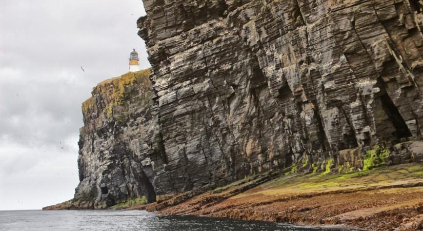 Egy pesti garzon áráért eladó egy 7 hálószobás villa a skót szigeten – hol a csapda?