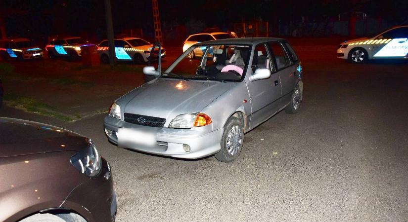 Nem tudtak vezetni, tolva próbáltak autót lopni Debrecenben