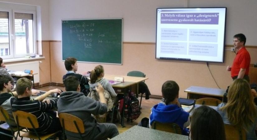 Három éve nem tartanak a magyar iskolákban drogprevenciós előadásokat