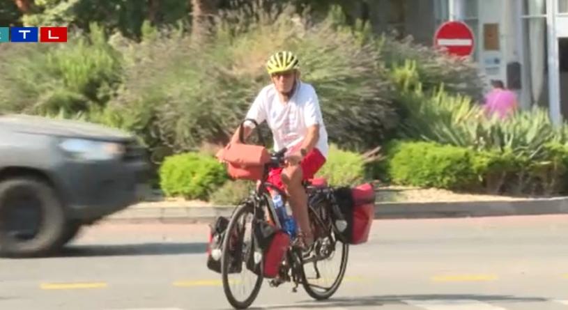 2000 kilométert biciklizett, megérkezett Párizsba a 80 éves Cseuz László testnevelő tanár