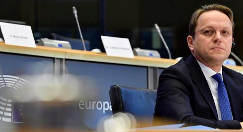 Ismét Várhelyi Olivért jelöli EU-biztosnak Orbán Viktor