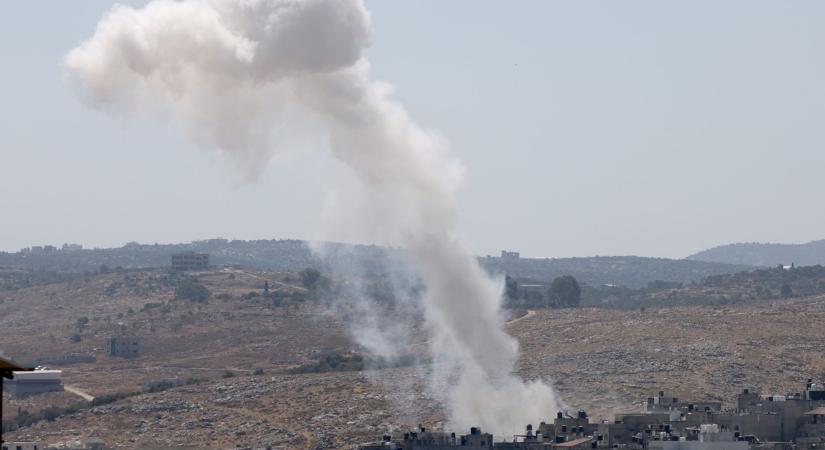 Izrael kiterjedt légicsapásokkal felelt Libanonban a Hezbollah szombati rakétatámadására