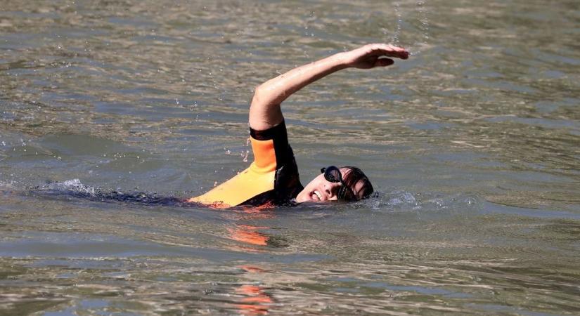 A triatlonosok hétfői úszóedzése is elmaradt a Szajnában