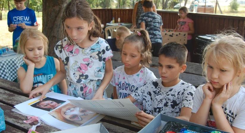 Nehéz sorsú gyerekeknek szerveztek tábort Kiskunfélegyházán – galériával