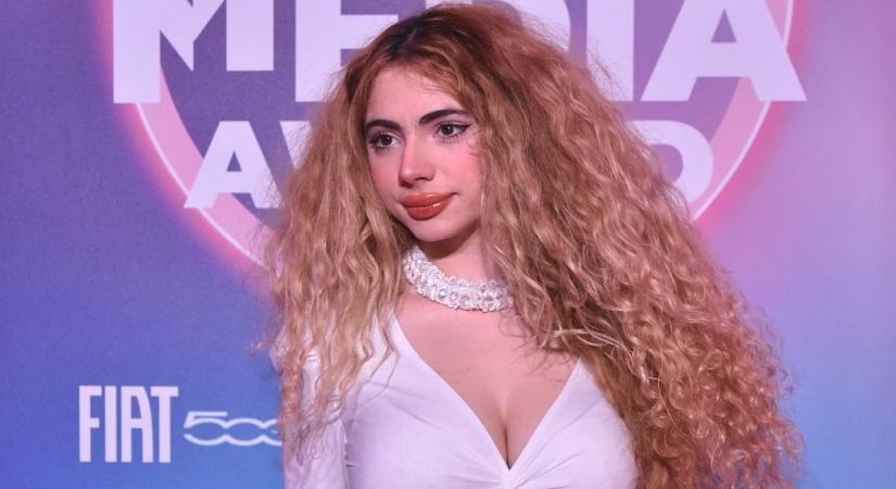 A Rohadt letbe Opitz Barbi Megv ltoztatta A Haj t Kiakadtak A A Rohadt letbe Opitz Barbi Megv ltoztatta A Haj t Kiakadtak A