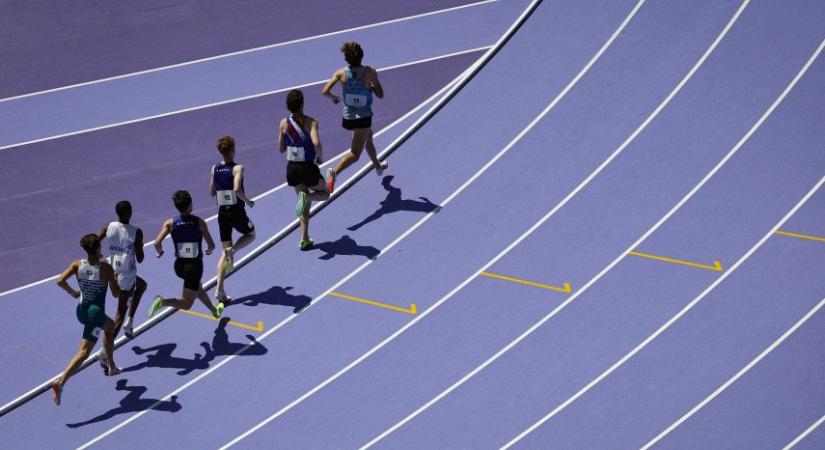 Ezért lett lila a futópálya a párizsi olimpián