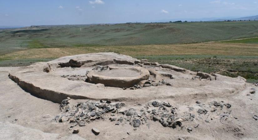 Háromezer-ötszáz éves rituális asztal került elő Azerbajdzsánban