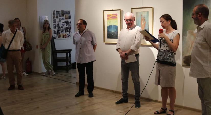 A kezeket állította középpontba a Ruzicskay Alkotóház új kiállítása - galériával