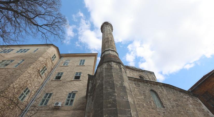 Városnéző séta során ismerhetjük meg Pécs török kori emlékeit