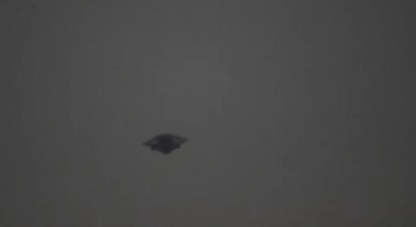 Hátborzongató felvétel: UFO lebegett a város felett