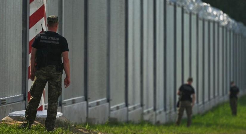 A lengyel határőrök lőhetnek a migránsokra
