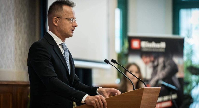 Szijjártó Péter: Mi nagyra tartjuk a lengyel diplomáciát, ezért is rossz nézni, ahogy az lesüllyed a hazugság mocsarába