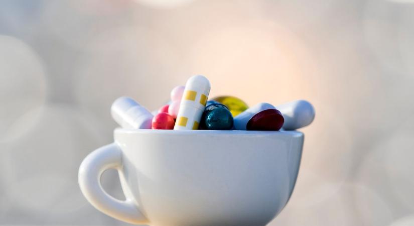 Ezt a 12 féle gyógyszert nem szabad kávéval bevenni