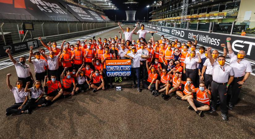 Sainz megúszta a büntetést, a McLarené lett a konstruktőri harmadik hely