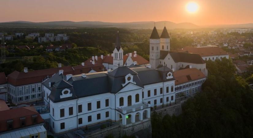 Nyári denevérkaland Veszprémben: Fedezd fel az Érseki Palota lakóit!