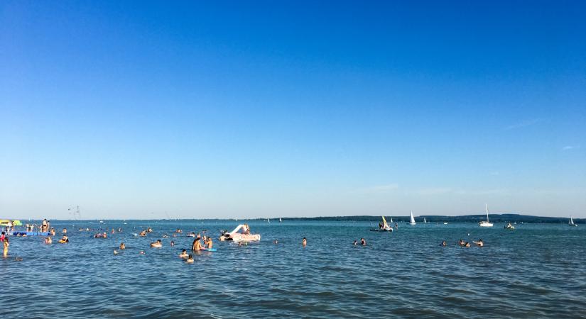 Borsos ára van a pancsolásnak: ennyiért fürödhetünk a legendás vonyarcvashegyi Lido strandon