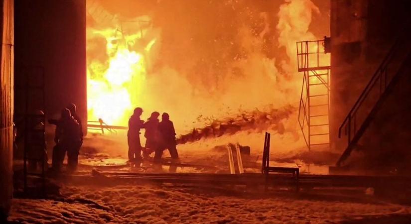 Az orosz-ukrán háború 888. napja – Oroszországi olajraktárat robbantottak fel az ukránok