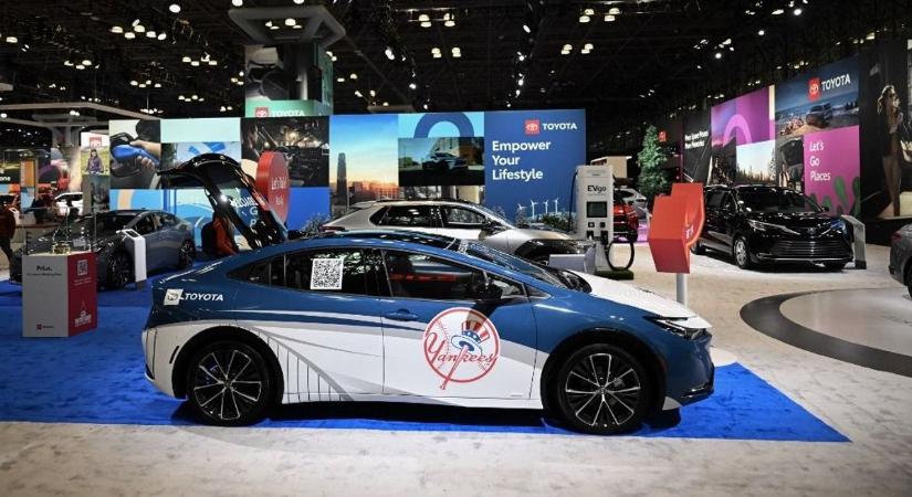 Toyota: hibridinvázióval mentik a menthetőt