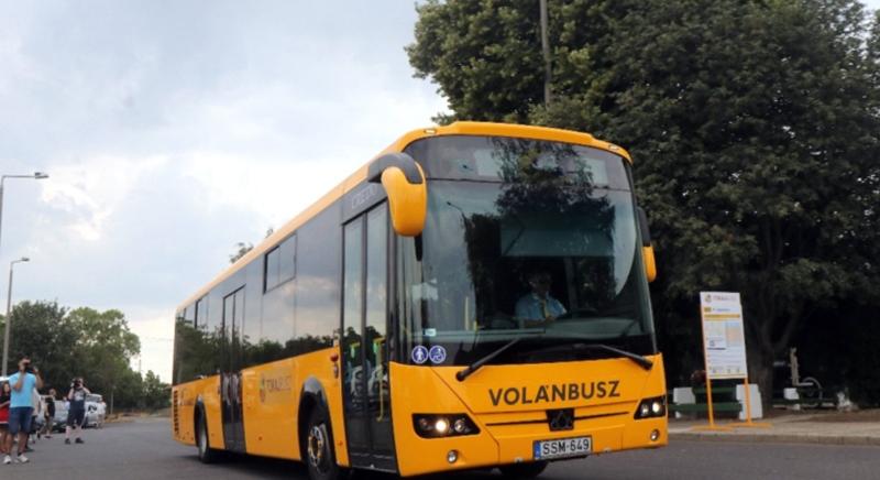 A Balaton Busz üzemelteti a helyi autóbuszjáratokat ősztől