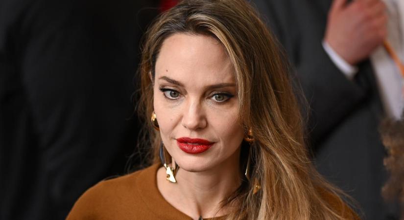 Súlyos baleset: kórházba került Angelina Jolie és Brad Pitt fia