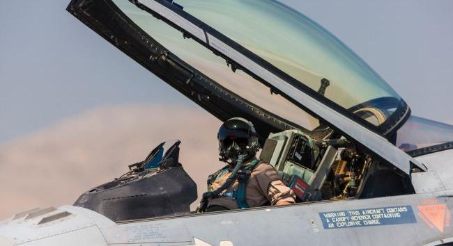 Ukrajna a pilóták hiánya miatt idén legfeljebb 10 darab F-16-os vadászgépet használhat majd – NYT