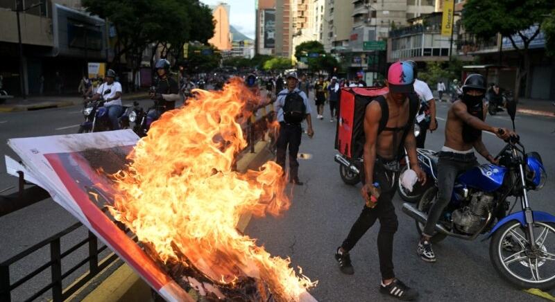 Venezuelában egyre terjednek a tüntetések, az ellenzék szerint szavazatokat semmisítettek meg az elnökválasztáson