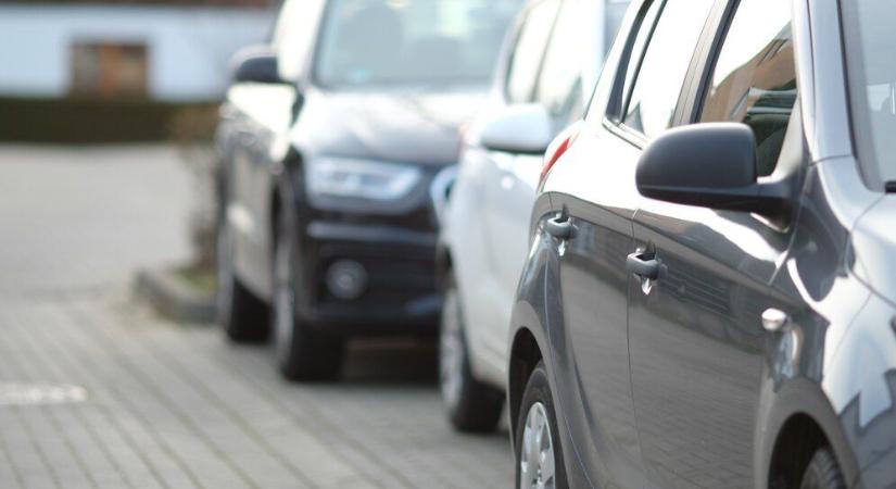 Parkolás Miskolcon: újabb terület válik fizetőssé