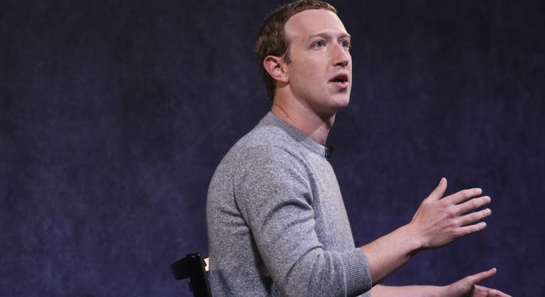 Mark Zuckerberg élő közvetítésben, káromkodva állt bele az Apple zárt rendszerébe