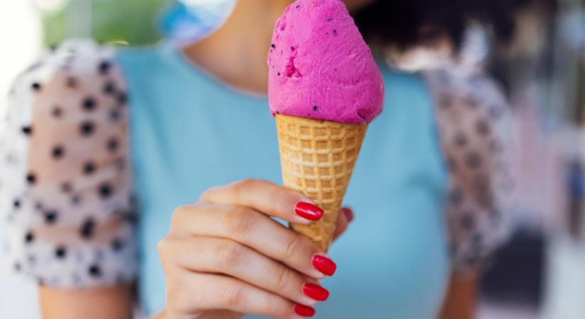 Az idei nyár legédesebb körömtrendje: Íme, a fagylalt manikűr!