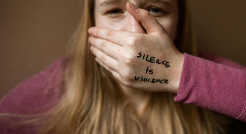 Egyetemi szexuális zaklatás: az áldozatok jelentkezését kéri az ügyészség