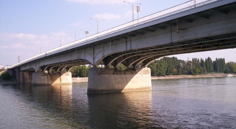 Két hét alatt több mint 400 gyorshajtót azonosított a rendőrség az Árpád hídon