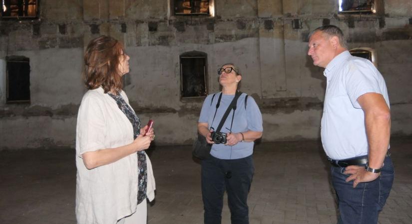 Műemlékvédelmi szakemberek vizsgálták az abonyi zsinagógát