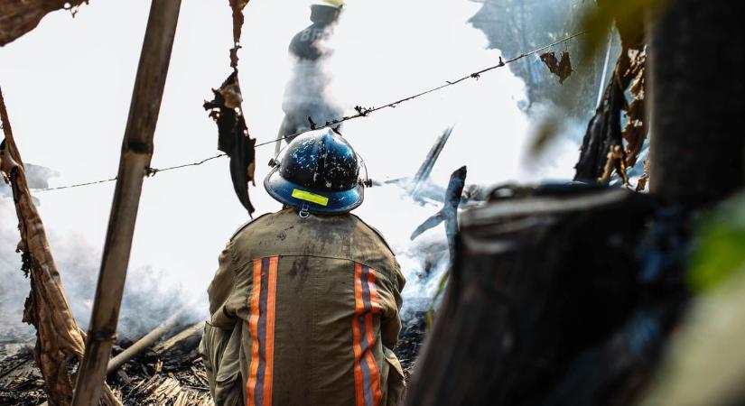 Kigyulladt egy nyaraló Dömsödön, a tűzoltók holttestet találtak a lángok között