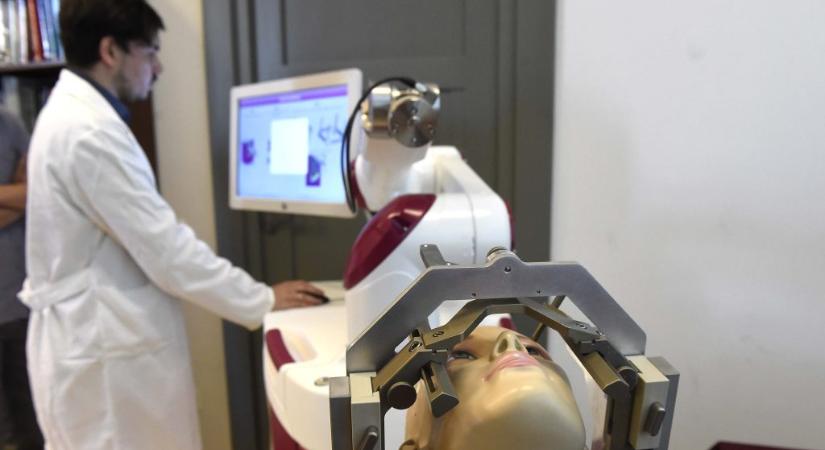 Egy kuriózumnak számító robot támogatja az ortopédiai műtéteket