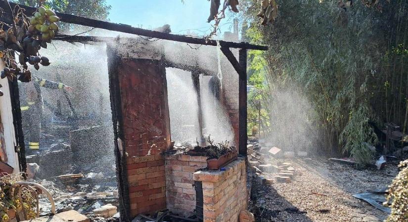 Meghalt egy ember Dömsödön, amikor kigyulladt egy hétvégi ház