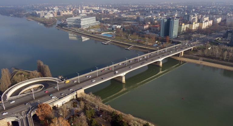 Négyszáznál is több gyorshajtót fogtak a rendőrök az Árpád hídon két hét alatt