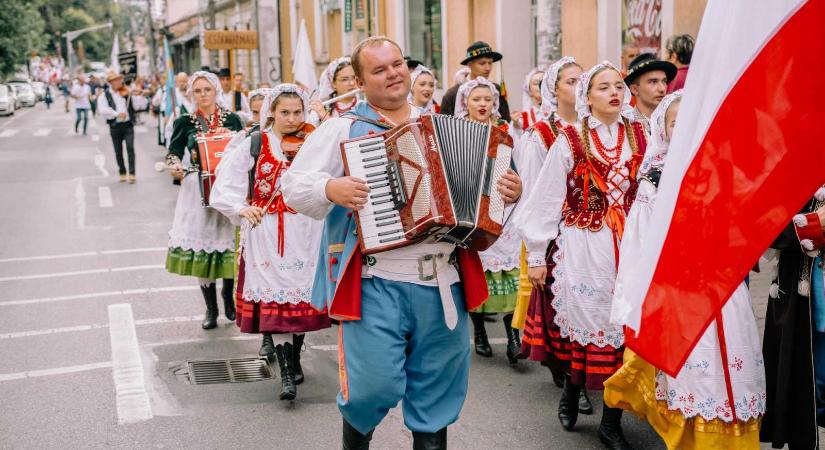 Nyolc ország tánccsoportjai mutatkoznak be a Szent István-napi Néptánctalálkozón