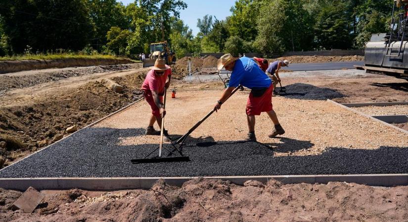 Fejlődik az ózdi stadion, a tó és a park környéke