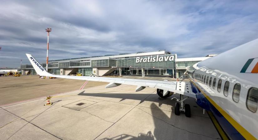 Bombafenyegetés miatt felfüggesztették a légi járatok indítását a pozsonyi reptéren